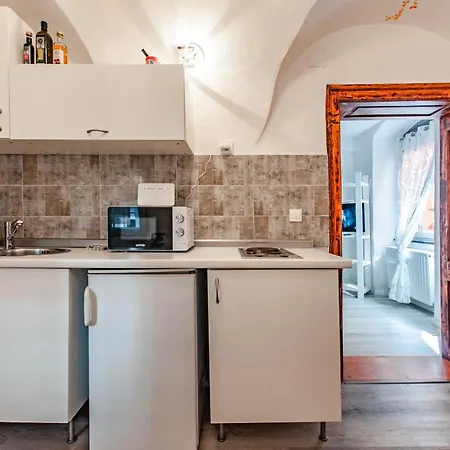 Way To The Castle Apartment *