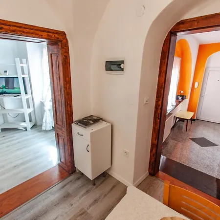 Way To The Castle Apartment