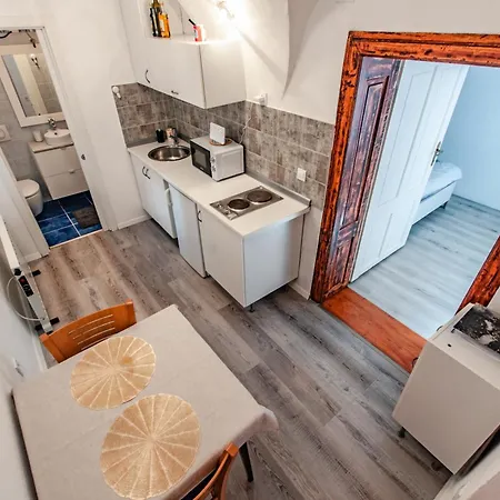 Apartment Way To The Castle *