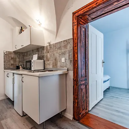 Apartment Way To The Castle