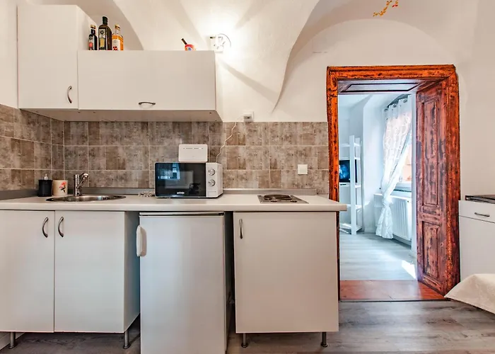 Way To The Castle Apartment *