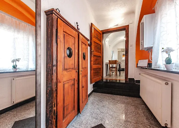 Way To The Castle Apartment *