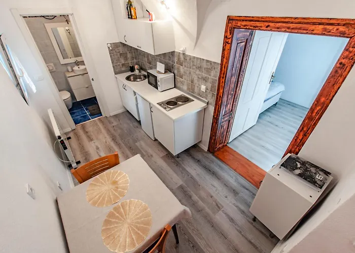 Apartment Way To The Castle *